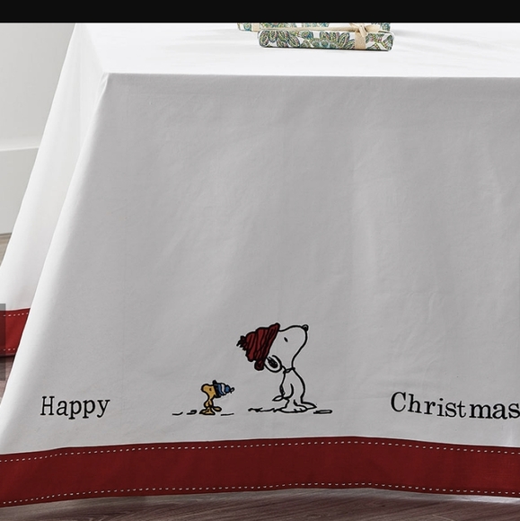 NEW Peanuts Snoopy CHARLIE BROWN CHRISTMAS Tablecloth 100% COTTON Sustainable - Picture 4 of 8